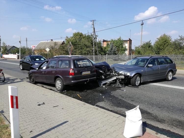 Wypadek w okolicach Wielunia. Zderzyły się 3 pojazdy 1 28474 796bca668121a7ae001e6156d776aabb