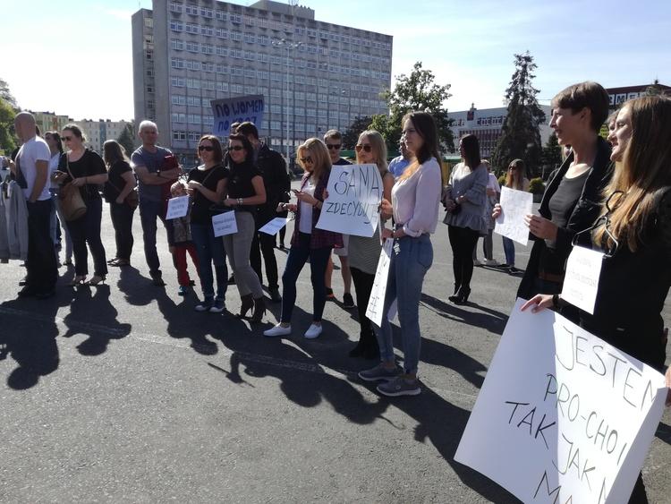 Czarny protest w Sieradzu 1 28748 88c3d0d976ab4f17a4b5bee52eb5f2e1