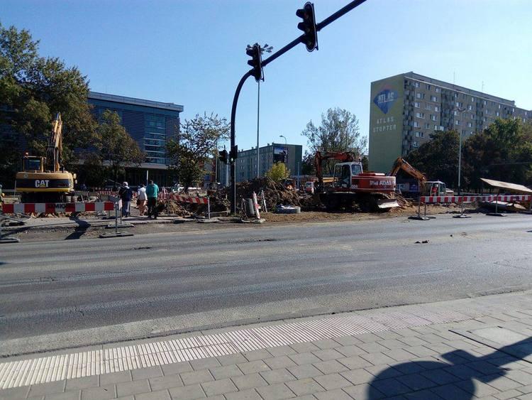 Koniec problemów? Prace na skrzyżowaniu Śmigłego - Rydza z Dąbrowskiego znów idą pełną parą 1 28808 e52c64cd87aa125f3eff080ffe49e0d9