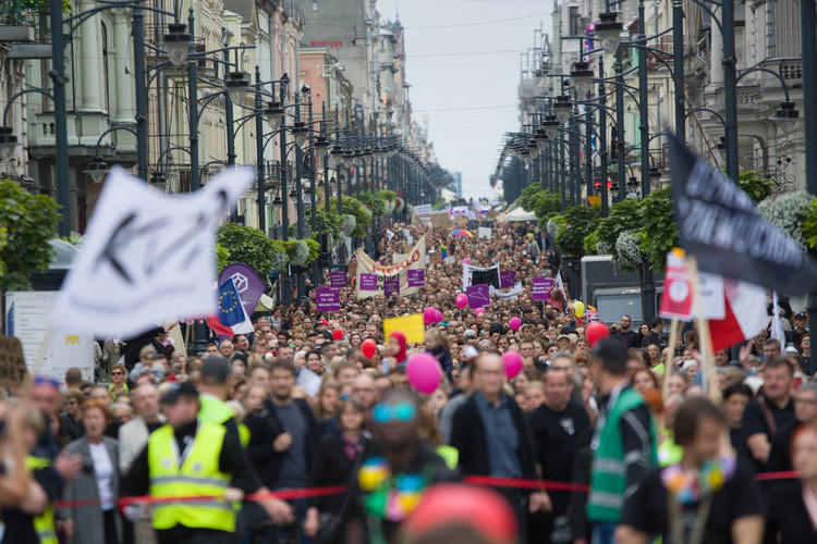 Czarny marsz w Łodzi. Kobiety protestują przeciw zaostrzeniu prawa aborcyjnego 1 28949 306707976d05ab45468aaccc65d56f78