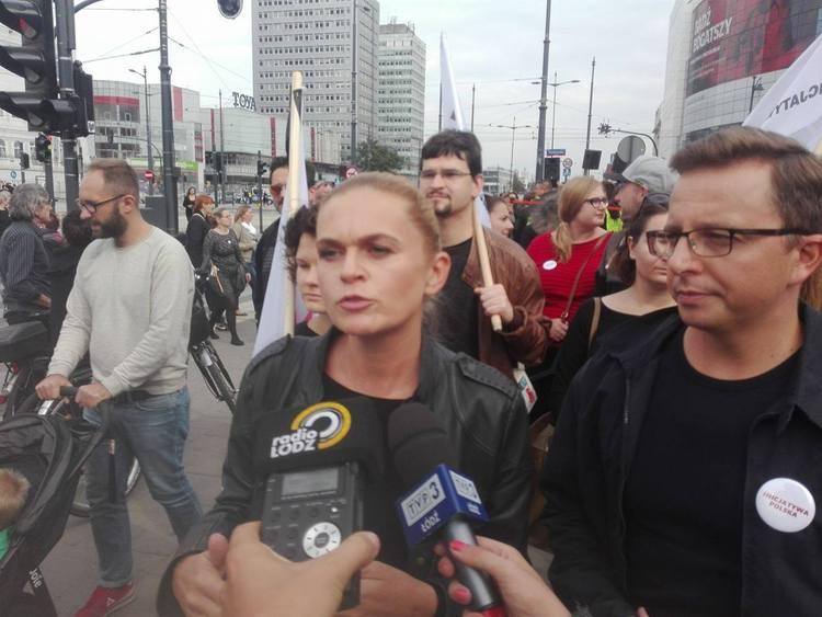 Czarny marsz w Łodzi. Kobiety protestują przeciw zaostrzeniu prawa aborcyjnego 2 28949 b86cfd045a6f9080574b321a1ceef92e