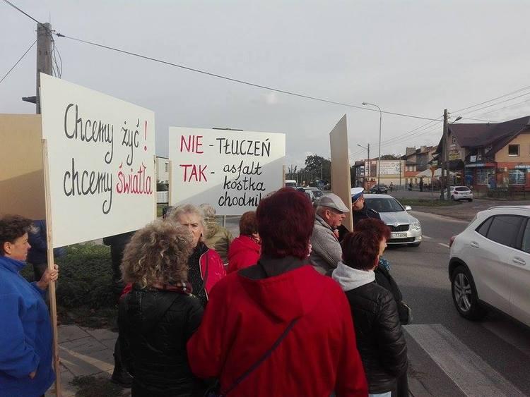 "Jesteśmy uwięzieni w mieście". Protest mieszkańców dzielnicy Krzywie 1 29105 453d7e3d268102bd30755e21210adc80