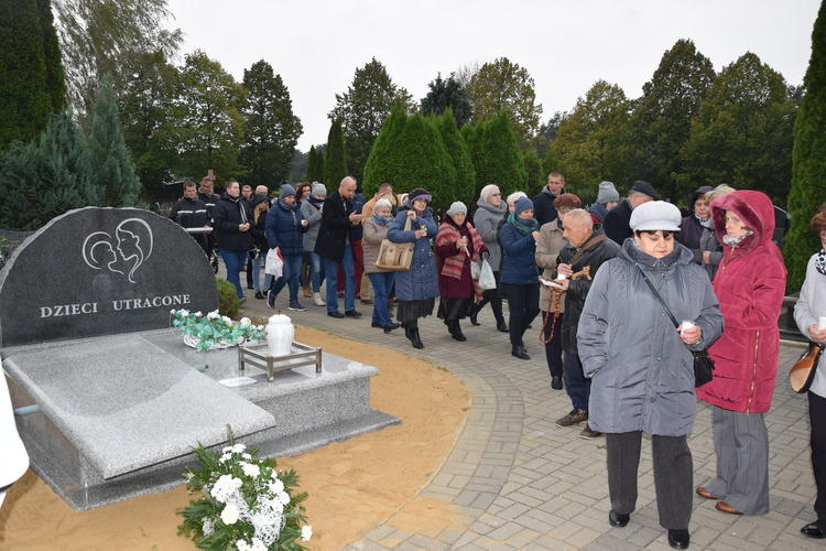 Mogiła dzieci utraconych w Skierniewicach 1 29330 fbf0ec67463d2cc5a25263fd445a691d