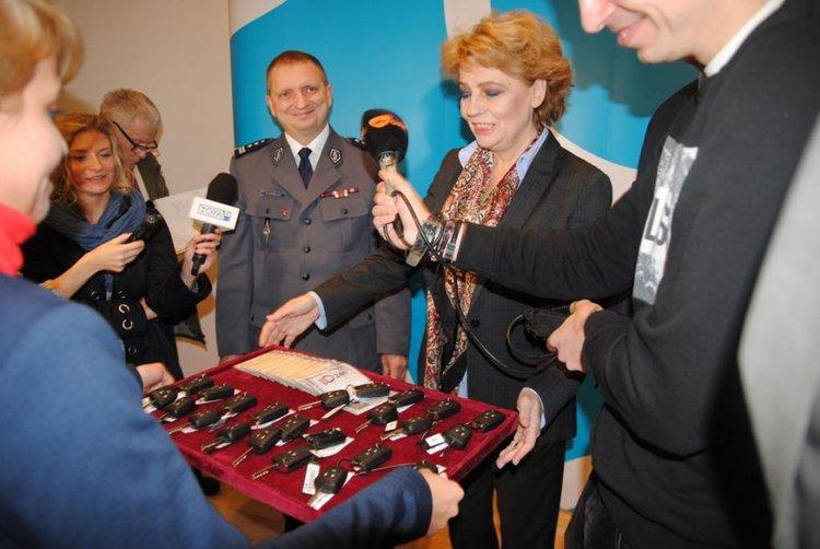 Dwanaście nieoznakowanych radiowozów dla łódzkiej policji 1 30480 8262074187dad7c5559f529aab952f46