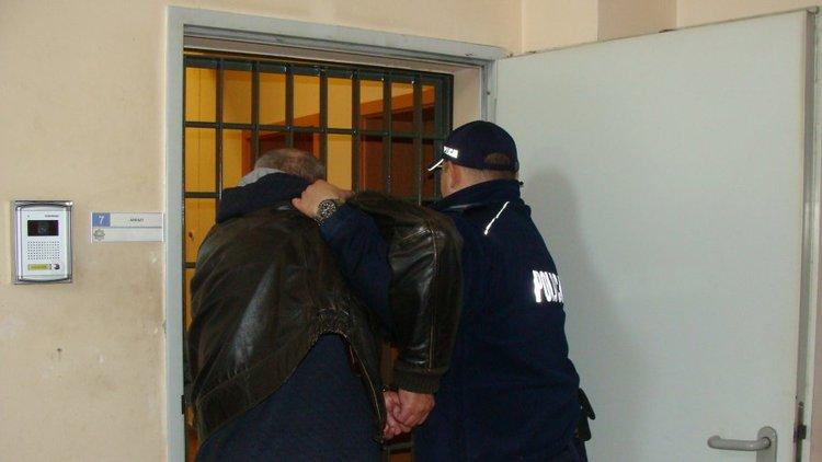 Sprzedawał w internecie fikcyjne ciągniki rolnicze. Oszukał kilkadziesiąt osób 1 30570 d3ef614c874e7256460927d2f83032d5
