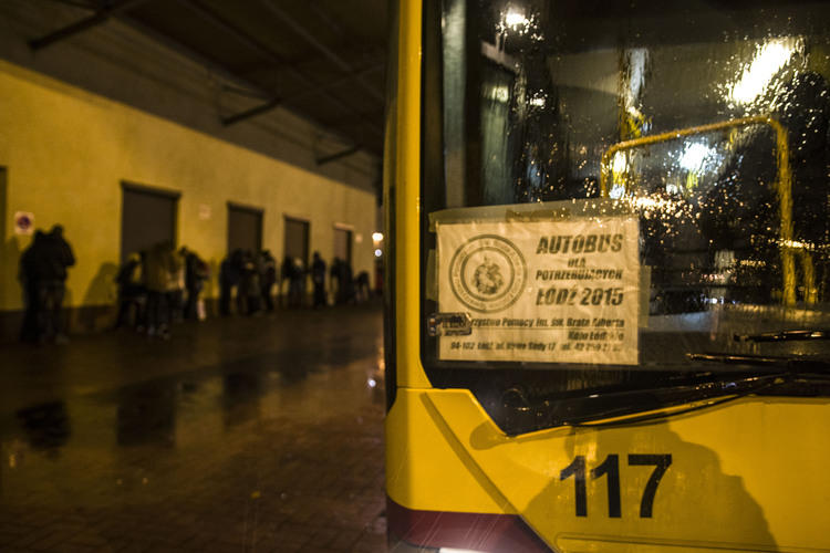 Autobus dla bezdomnych wyjechał na ulice Łodzi 1 30812 f9d76d85c0b30f4c8ba5c1a46cc6f136