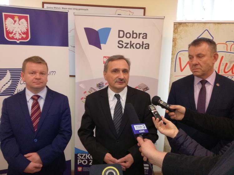 Wiceszef MEN w Wieluniu: "W szkołach przybędzie miejsc pracy" 1 30983 8ab7ea6e88bf1a09a189a6d66140b115
