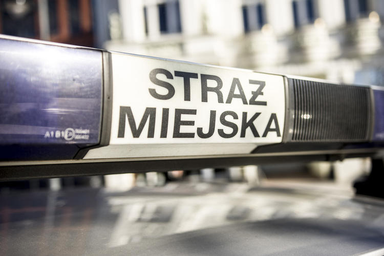 Strażnicy miejscy pomagają bezdomnym 1 31290 b5033992a7ac3c135c4ebab2453d6bac