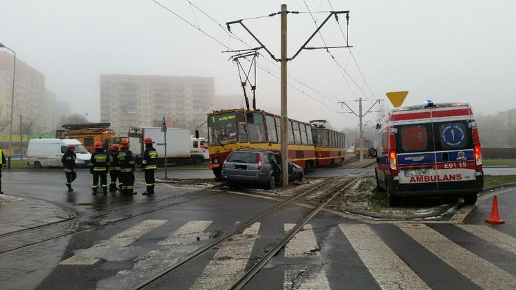 Rondo Insurekcji Kościuszkowskiej. Zderzenie tramwaju z samochodem osobowym 1 31291 a7fee2768c5c35ce0bf08ac28853766f