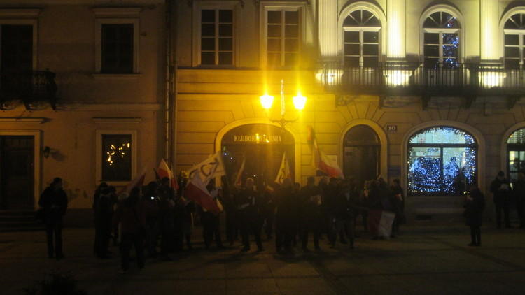 "Chcemy pokazać, że jesteśmy razem". Protest KOD-u w Piotrkowie 1 31416 b8e1194e02b5ce7b8028efb51dd5d904
