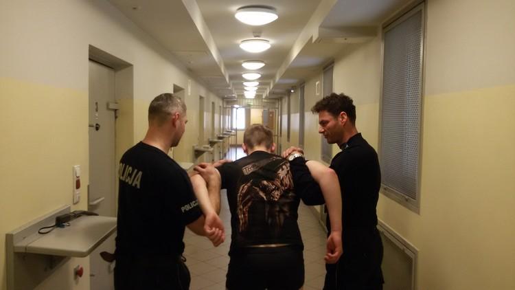 Awantura przed halą. Policja zatrzymała agresywnych kibiców 2 32534 dfafe2ee9c8e44589f44d33d75e47478
