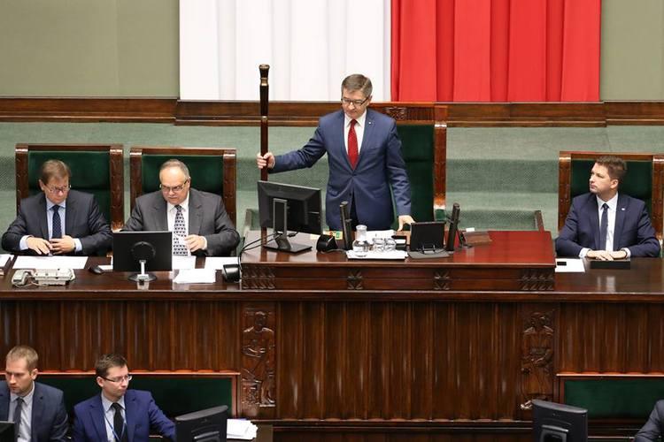 Marszałek Kuchciński pozostanie na stanowisku 1 33123 70d63a13534a1277738b97f3442add87