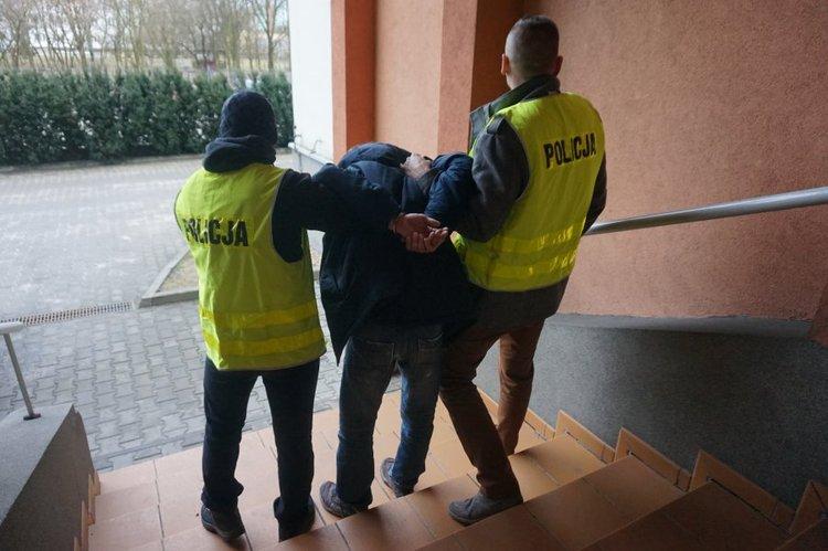Zdjęcia i filmy z pornografią dziecięcą. Policja zatrzymała dwóch mężczyzn 1 33189 47c111b3d0d0349f2833eada35dda94e