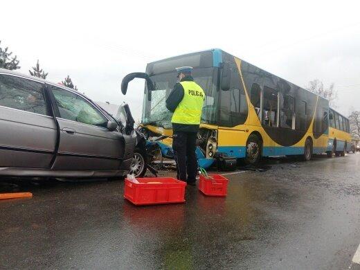 Wypadek autobusu pod Kutnem. Koniec utrudnień drogowych 1 33198 0c396a26c2dc0e9e92d7cbea1844a94d