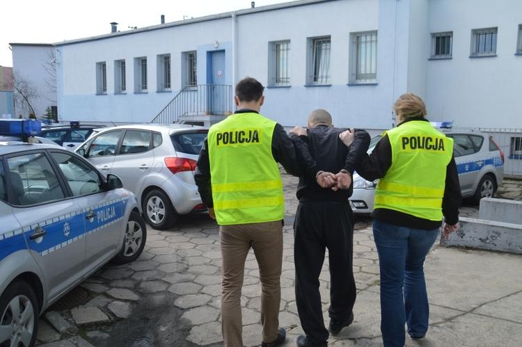 Kradł torebki i auta. Odpowie w warunkach recydywy 1 33489 f5ef610c51702c622bb032885b95c3d5