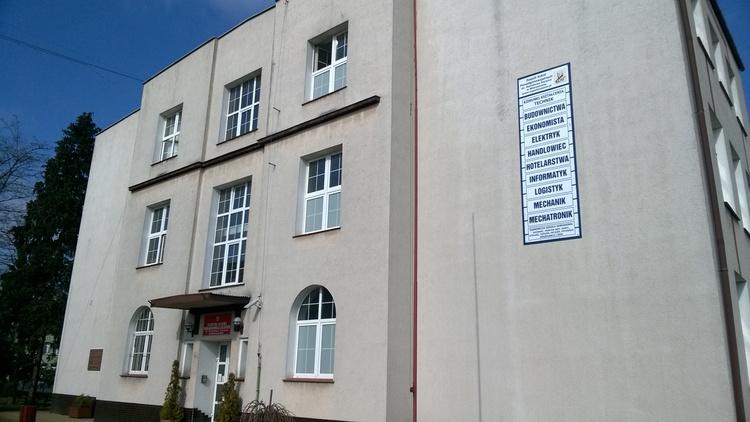 Wieruszowski "Staszic" z dodatkowym skrzydłem? 1 33684 0addc140656f260dee65a443a1460bb6
