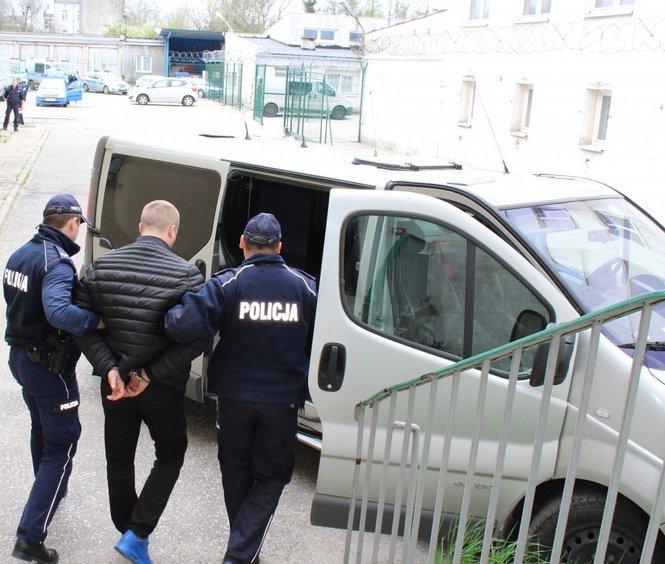 Policja rozbiła grupę przestępczą. 13 osób zatrzymanych 1 34644 34faf4b4a470b916e5a035dce13a4f1d
