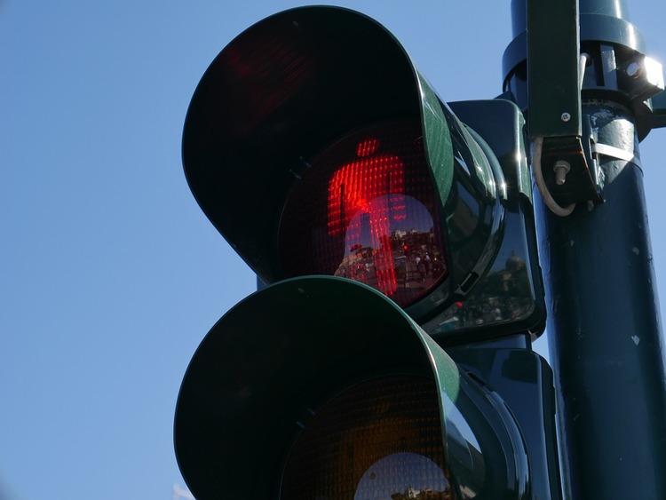 Tańczący ludzik na sygnalizatorze, kaczkomaty czy grota w kształcie maski Vadera? 1 34692 e7c4380e1a83100bb339cc6f27dc0acc