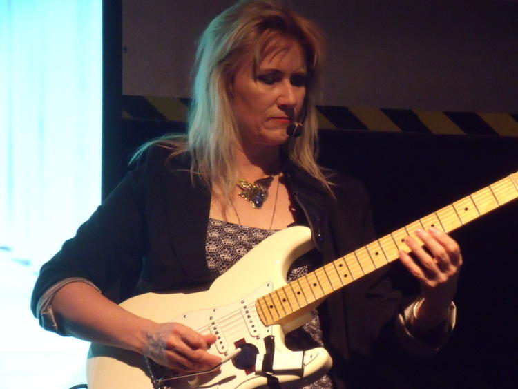 Wieloletnia gitarzystka Michaela Jacksona w Łodzi 1 34822 0c1bfd2fa4525dc881843e254f838b3d