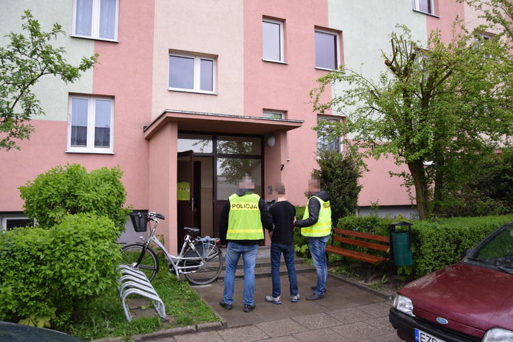 Nastoletni włamywacze grasowali w Zduńskiej Woli 1 35427 6f9ac90b9656ac4f3e45d973d7af5a41