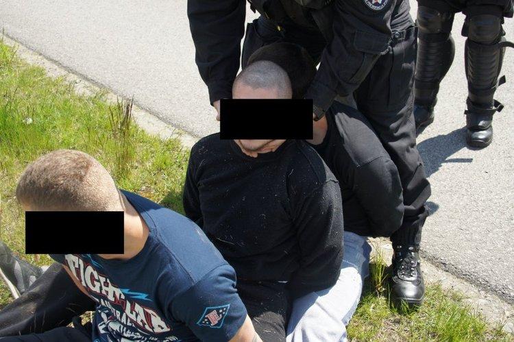 Policjanci zapobiegli tzw. "ustawce". 22 pseudokibiców zatrzymanych 1 35527 7ff19ef33395e7988bfccf68b8c2a482