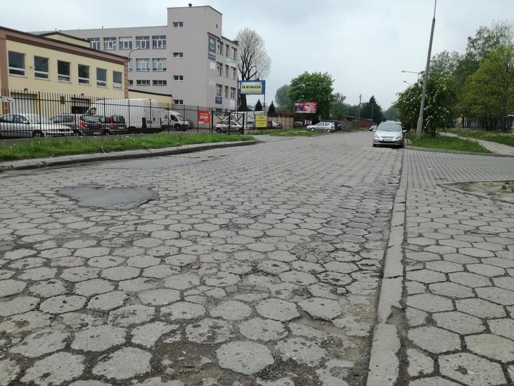 Dziura na dziurze. Przebudują ulicę Zbąszyńską w Łodzi 2 35530 aef3c0d3388996afed5c2cb7b1237f49