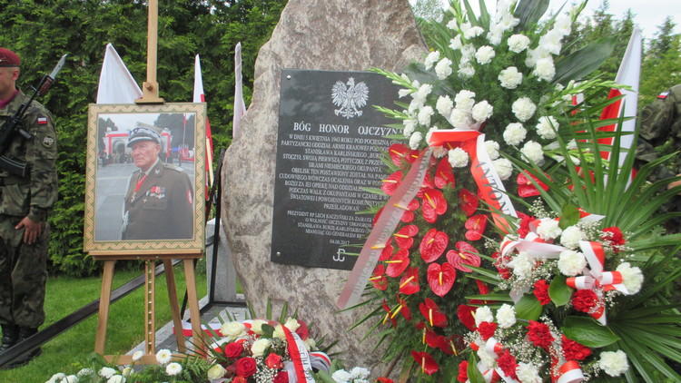 Odsłonięcie tablicy ku czci gen. Stanisława "Burzy" Karlińskiego 3 36078 a90922251780a10dde814607d49644e2