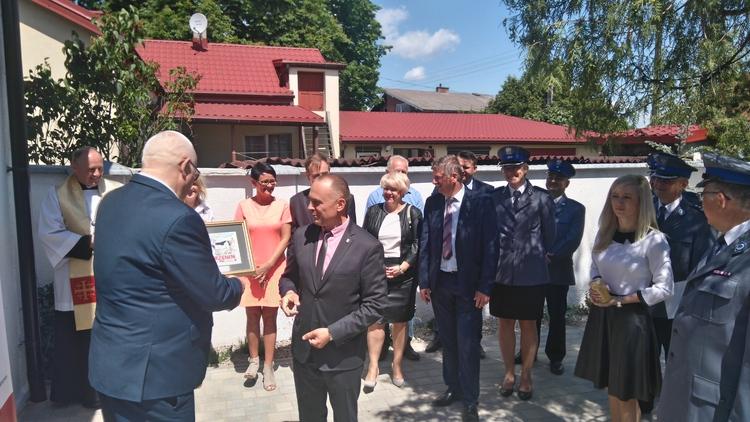 Policja bliżej mieszkańców w Burzeninie w pow. sieradzkim 1 36190 3005c726aa6baf333a7228bd0c139f30
