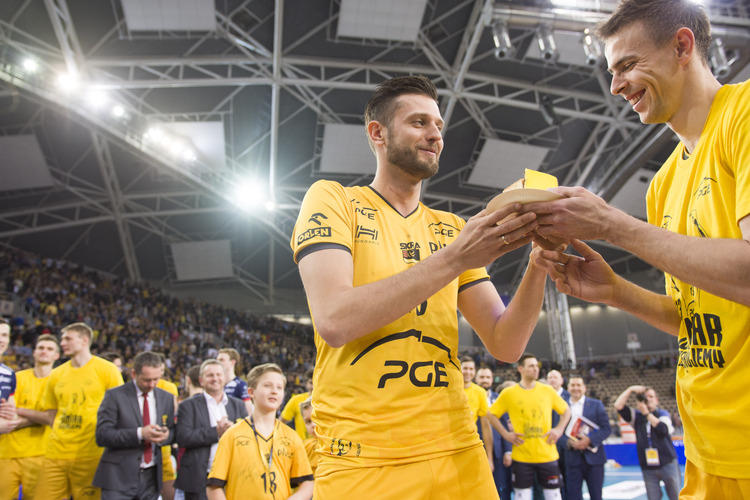 Winiarski na ławce trenerskiej PGE Skry 1 36529 93cd4b2c656bf72dfd0c272d939cdc46
