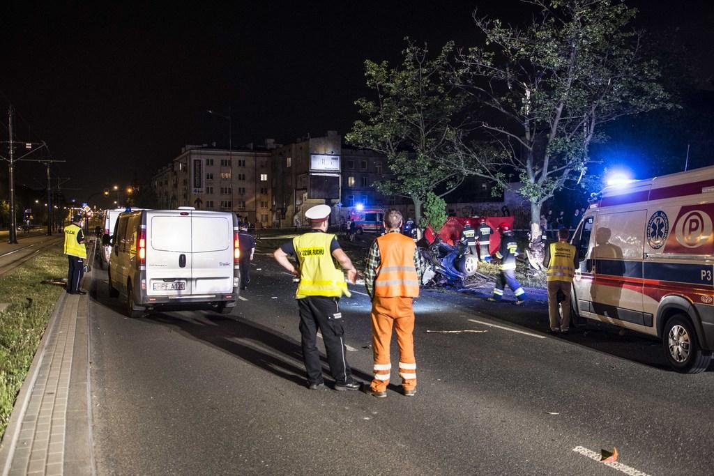 Tragiczny Wypadek Na Piłsudskiego Dwie Osoby Nie żyją ZdjĘciawideo Radio Łódź 8449