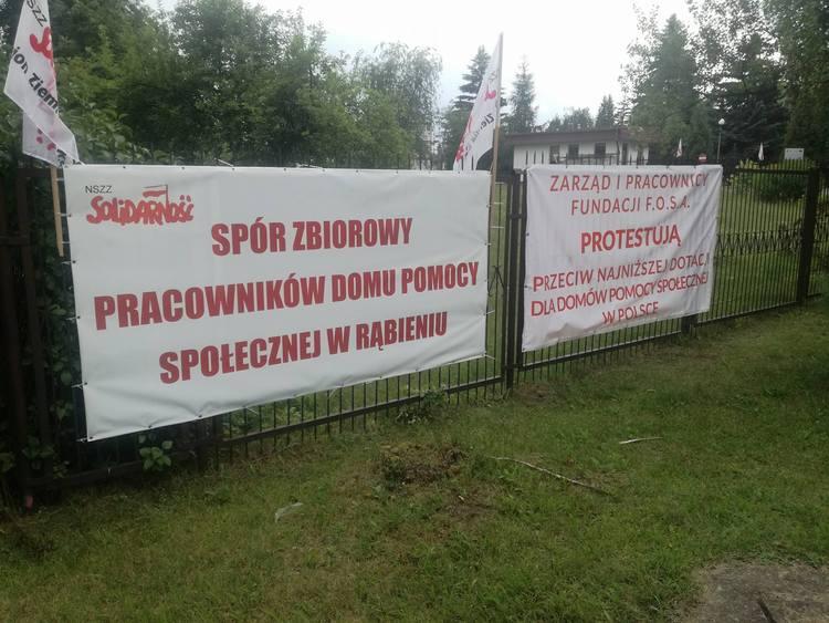 Spór zbiorowy w DPS-ie. Czy pracownicy dostaną więcej pieniędzy? 1 36993 7d2626637cd951948b0aba15e060f709