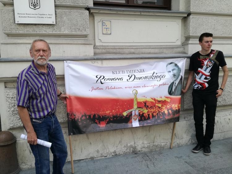 Pamięć o ofiarach Rzezi Wołyńskiej podczas pikiety przed ukraińskim konsulatem 1 37081 404a85c1f9f4fd1f070d01d35399d22b