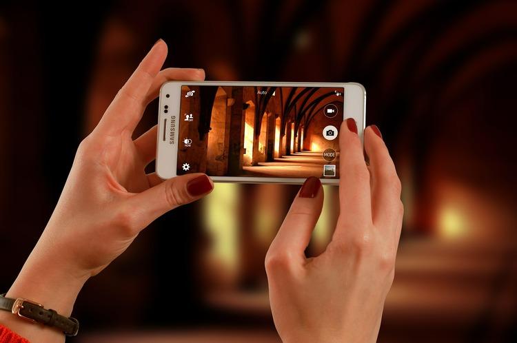 Rośnie moda na wywoływanie zdjęć robionych smartfonami | Magazyn Login 1 37986 69fe04368bce62f78cbceb55b423dee8