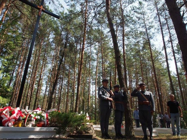 Łódzcy harcerze w Kostiuchnówce na Wołyniu | Rozmowy o historii 1 38101 b8e3dba892bf24346d4871f7bb54018e