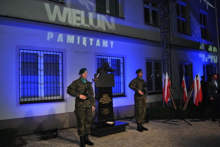 Wieluń 4.40. - plan uroczystości z udziałem prezydenta RP. Specjalny program Radia Łódź 1 38224 bf2b6ca25b833d24cf6b553c01ecd830