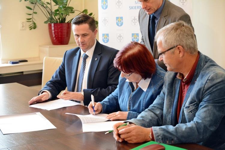 800 tysięcy złotych na Program Ograniczenia Niskiej Emisji. W Skierniewicach nie będzie już dymiących kominów? 1 38616 a91ebf5fcd15a17a94126694fa492f61