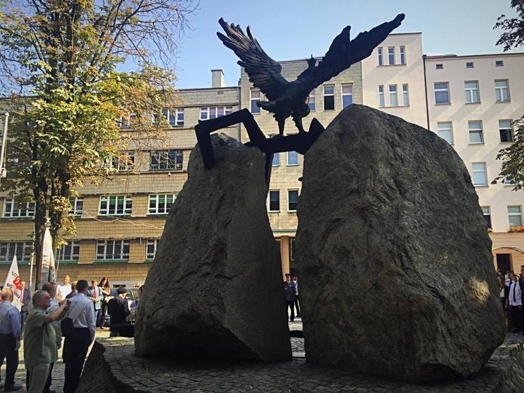 78. rocznica sowieckiej napaści na Polskę. Uroczystości pod łódzkim pomnikiem Ofiar Zbrodni Komunistycznych 1 38632 b50171baf9ec9d3bb0002dc131810871