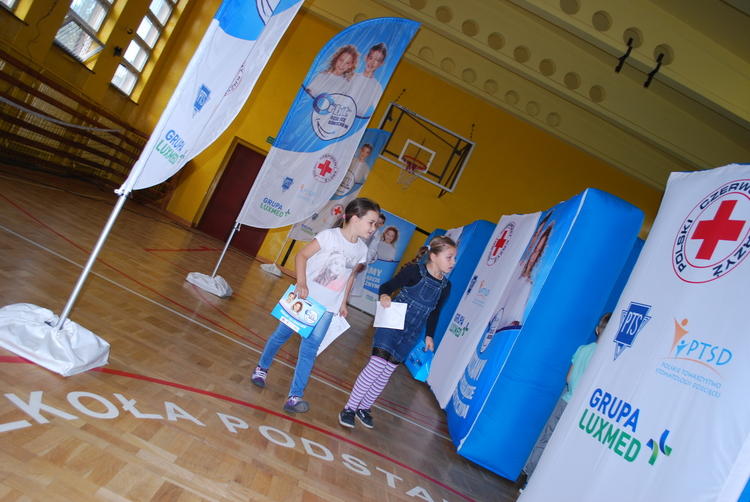 Dmuchane gabinety stomatologiczne w szkołach. Specjaliści przełamują dziecięce lęki 3 38868 6d98b2392c3c7dc4a770d8f68e86e9aa
