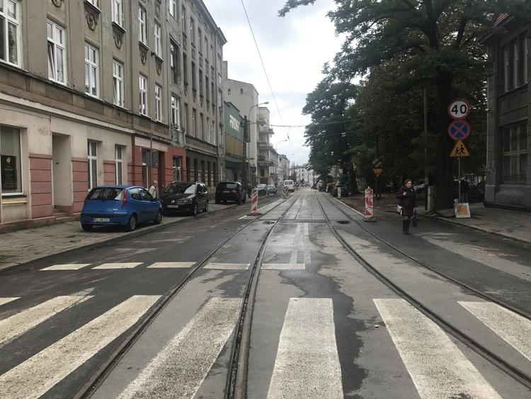 Nie wymienili torowiska na skrzyżowaniu Kopernika z Gdańską. Mieszkańcy narzekają 1 38973 1982e138a867a97866144b34403d6971