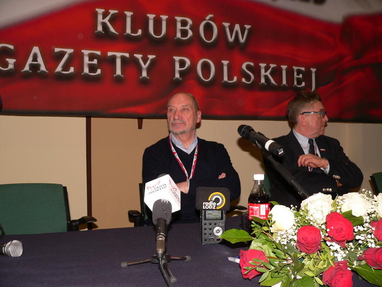 Antoni Macierewicz podczas Zjazdu Klubów Gazety Polskiej: Federacja Rosyjska może nam grozić, ale nie może nam zrobić krzywdy 1 39258 ad719d6f2934d62e205e43aec1c111b9