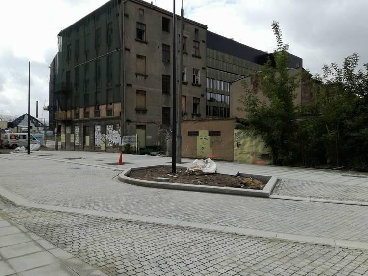 Opóźnione otwarcie woonerfu na ul. Knychalskiego 1 39398 4e3f634fe0349e0df6d254042d67689e