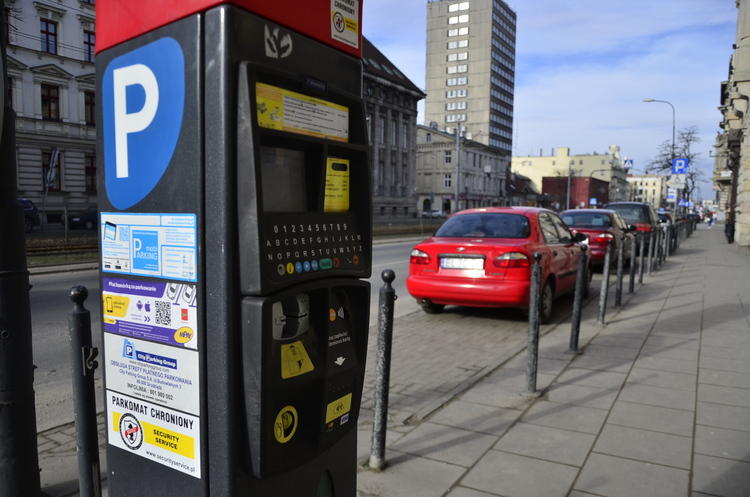 Znaki pionowe, poziome i opłaty za parkingi. Sprawa przekazana do wojewody 1 39514 4c77f1f2734e509c5c38fa18ed02f7ba