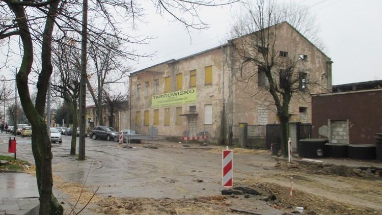 Zrujnowany budynek wstrzymuje remont jednej z piotrkowskich ulic 1 39952 eacb573d5e9730498707c410874ce95c