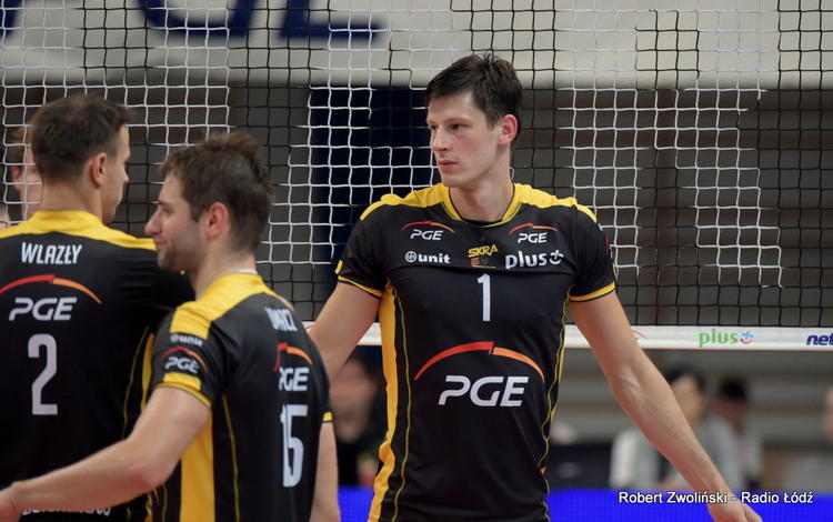 Niecodzienna sytuacja w końcówce. PGE Skra znów wygrywa do zera 1 40195 1d78b684e17dde356f725186848ffb0d