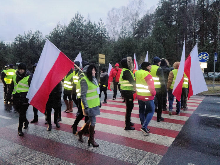 Blokują drogę do kopalni i elektrowni w Bełchatowie. Walczą o lepsze zarobki 1 40571 6565f8b2c8d2ed60987c656628ddce98
