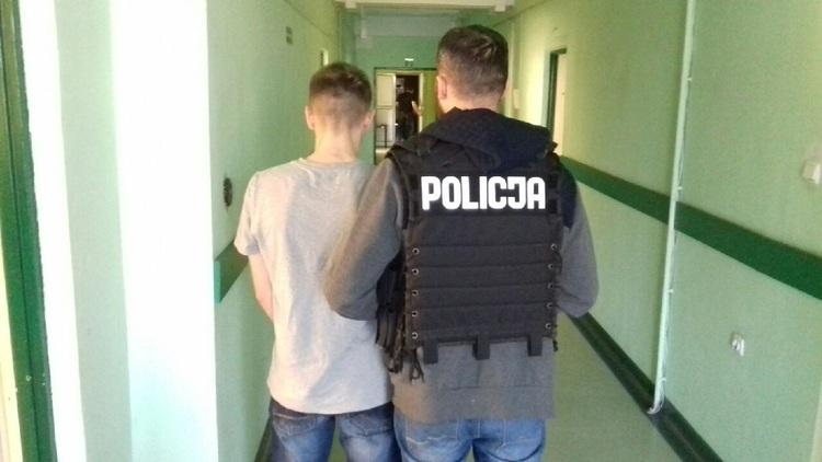 19-latek chciał wyłudzić 15 tys. zł metodą "na policjanta" 1 41042 fdd68b6165fab71aa94bc61d367cc5fd