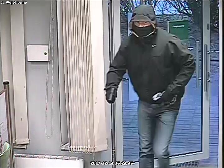 Chciał obrabować bank. Policja prosi o pomoc w zatrzymaniu napastnika 1 41627 883e704aaf368c333066af39bb935b66