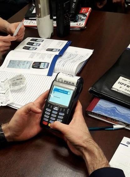 Policjanci drogówki wyposażeni w terminale płatnicze 1 41886 f2d8094d920f09e6d4f9a8efae0d8100
