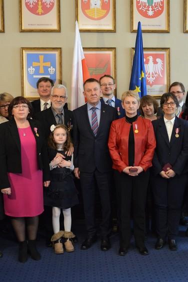 Wicewojewoda wręczył odznaczenia państwowe 1 42190 b2b06a039ae8877066a4eedb170a722e