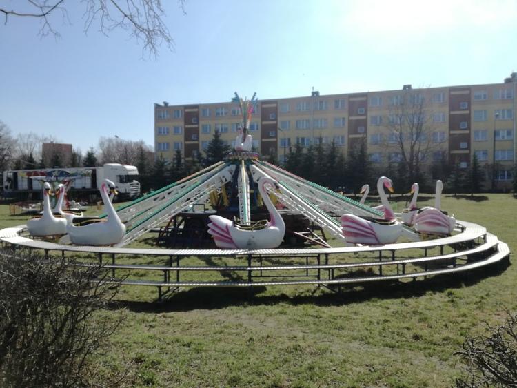 Uciążliwe wesołe miasteczko 1 43559 f9059be1f18ab14c107210bf4b61ba24
